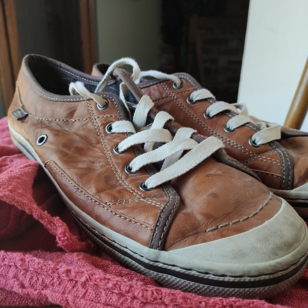 Simple brand men's 10.5